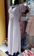 Elegáns csillámló beige pille ujjú maxi alkalmi női ruha