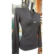 Fekete karcsúsított alakra simuló női elegáns alkami felső, hosszú ujjú, inkg nyakú, magyar Fekete karcsúsított alakra simuló női elegáns alkami felső, hosszú ujjú, inkg nyakú, magyar