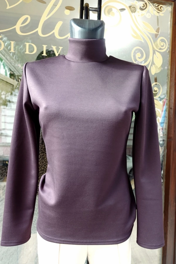 Garbós nyakú női elegáns felső Garbós nyakú női elegáns felső
