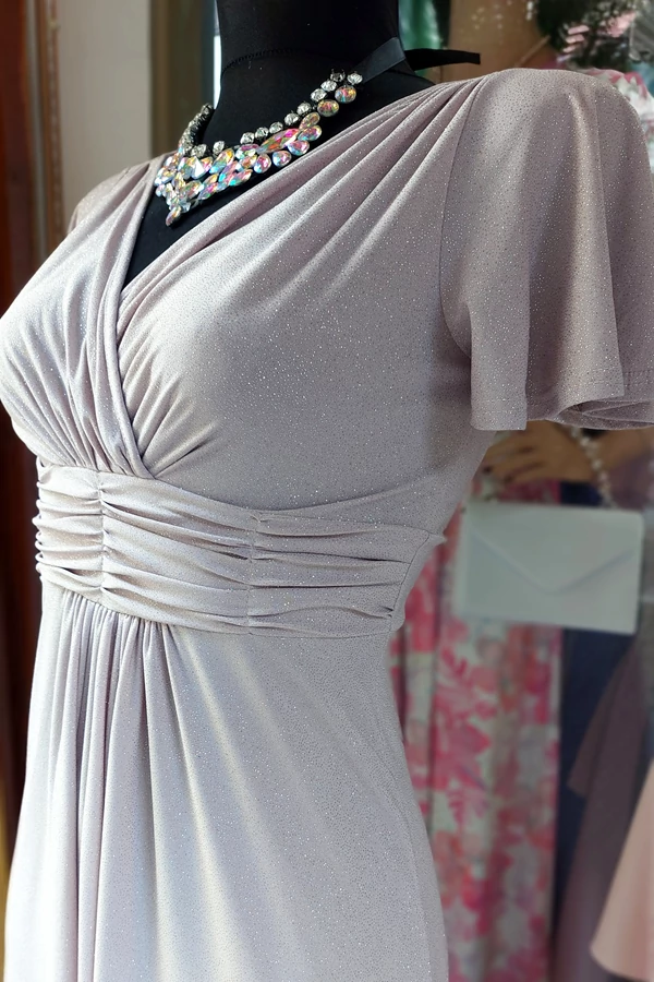 Elegáns csillámló beige pille ujjú maxi alkalmi női ruha