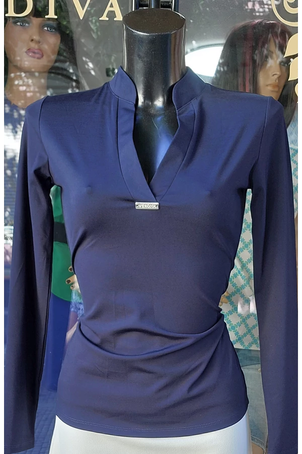 Sötétkék karcsúsított alakra simuló női elegáns alkami felső, hosszú ujjú, inkg nyakú, magyar